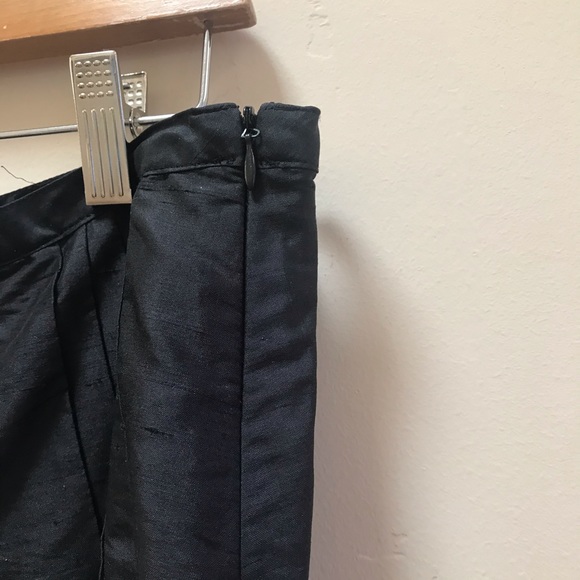 ☘️Black 100% Silk Skirt With Gold Thread - Picture 5 of 7